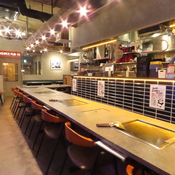 We are a Brooklyn-style eatery with a cool and stylish atmosphere.Simple, modern furniture and unique lighting create a sophisticated space.Ideal for parties such as drinking parties and girls' parties, you can have a fun time in a stylish space.Enjoy your food in our proud space!