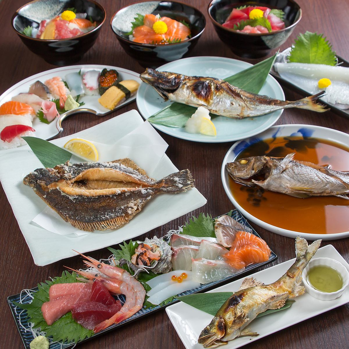 毎朝大阪の市場で仕入れた魚を新鮮な状態で提供◎生け簀で泳がせて鮮度抜群！