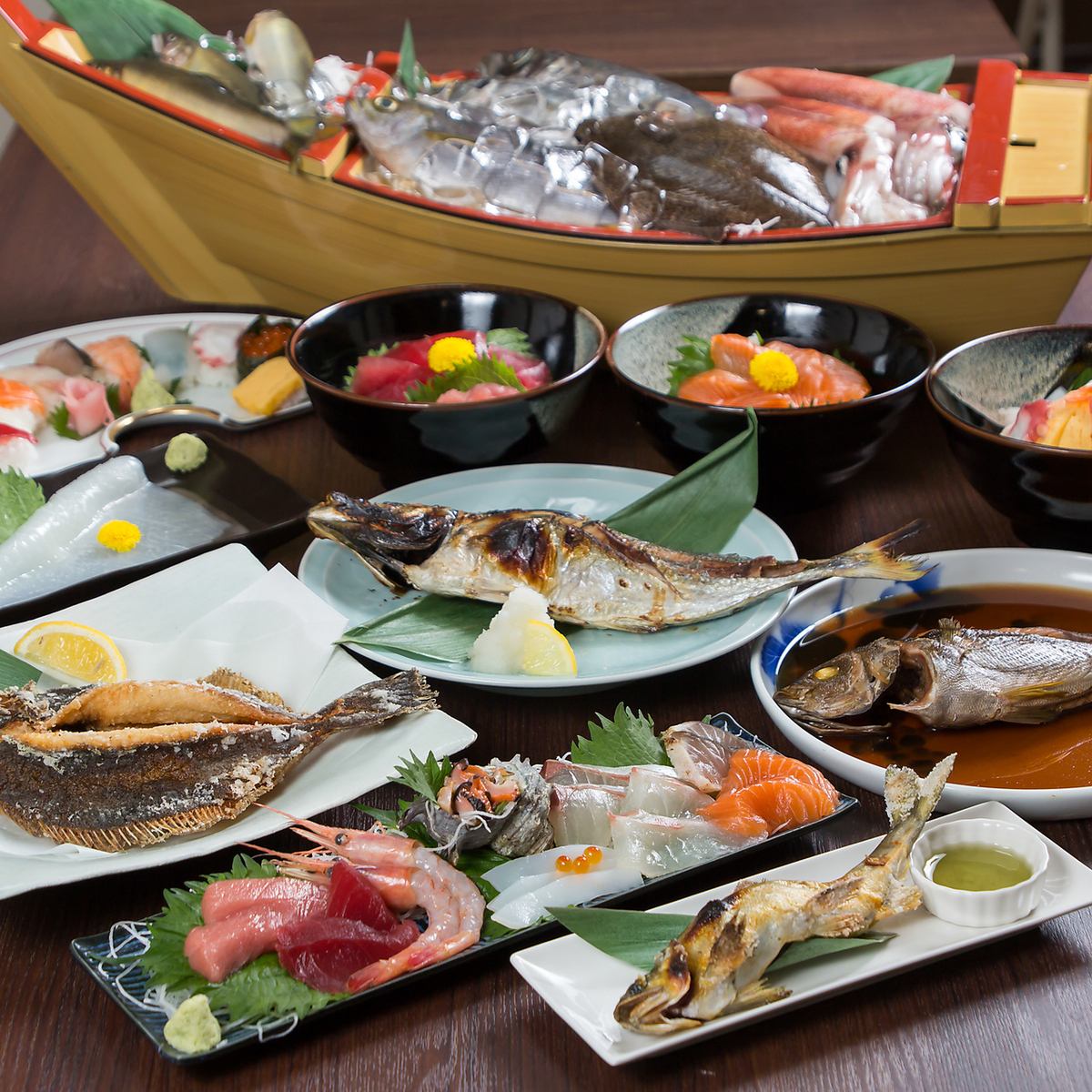 生け簀で泳がせている魚達は鮮度抜群！新鮮な状態でご提供します