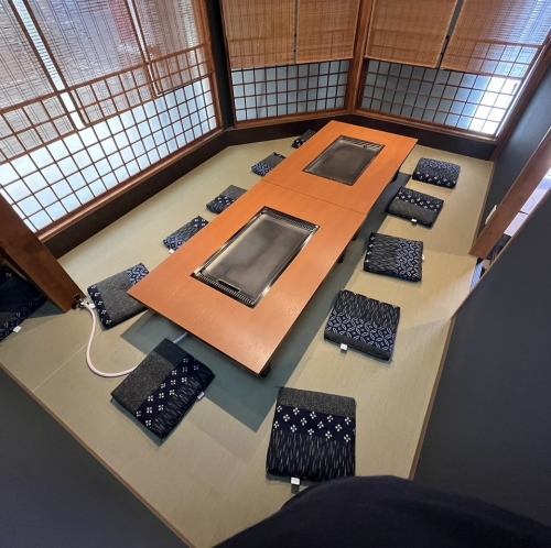 当店では個室もご用意しております。宴会や飲み会などお仲間内で盛り上がりたい時に最適です。接待などのフォーマルなシーンでもご利用いただけます。様々なシーンでご活用ください。