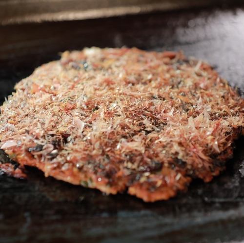 濃厚ホルモンとネギの相性が最高！ホルモンと天かすのねぎ焼き