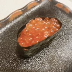 Salmon roe gunkan