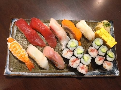 サービスランチ！握り寿司8貫巻物2種玉子　味噌汁付き