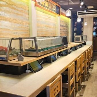 【臨場感のあるカウンター席】カウンター席は目の前で握るお寿司をお楽しみいただけます！1名～8名までお楽しみいただけます！