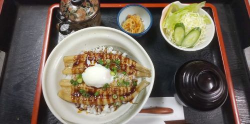 水煮海鰻蓋飯 1300日元