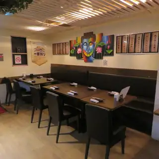 おしゃれなデザイナーズ空間が広がっています。店舗貸切は40名様~着席50名様でご対応可能。ゆったり落ち着いて過ごせるので、大人数のお集まりにぴったり。貸切のご予約も承っておりますのでお気軽にご相談ください!