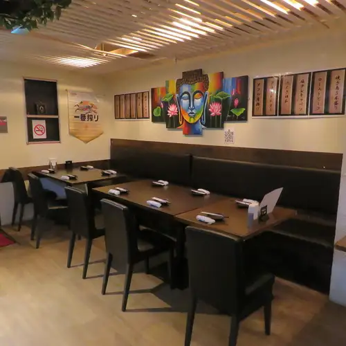 おしゃれなデザイナーズ空間が広がっています。店舗貸切は40名様~着席50名様でご対応可能。ゆったり落ち着いて過ごせるので、大人数のお集まりにぴったり。貸切のご予約も承っておりますのでお気軽にご相談ください!
