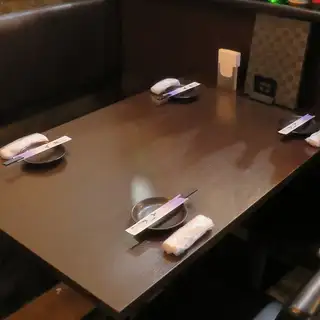 静かで落ち着いた空間のお席をご用意しております!心地よい柔らかな照明でデートや女子会、接待や宴会まで様々なシーンでお食事をお楽しみいただけます◎お料理の内容やお値段などのご相談もお気軽にお待ちしております♪