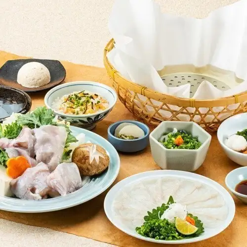 <Weekends and Holidays Lunch Only> Noon Set Meal ~A course where you can enjoy fugu sashimi and fugu hot pot~ (6 dishes in total)