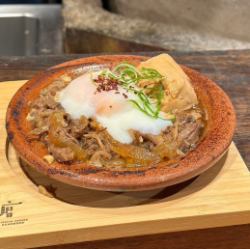 毎日継ぎ足し！！秘伝の牛トロ豆腐煮込み