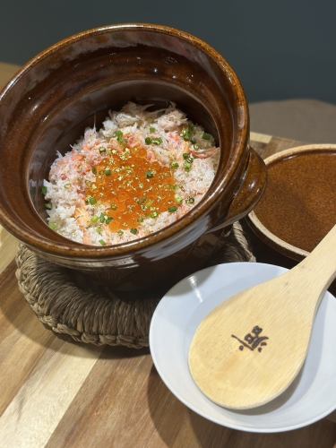 紅ズワイガニといくらの金箔土鍋ご飯