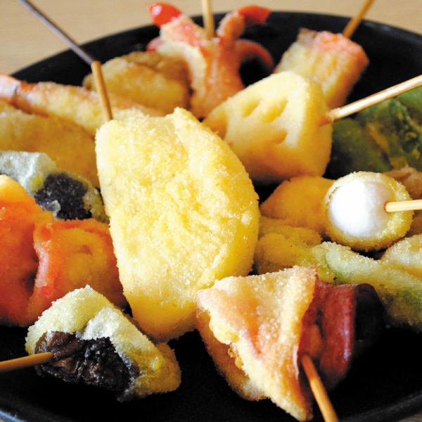 Various toppings♪Freshly fried skewers ~shrimp, onion, eggplant, asparagus, pork, camembert, castella, etc.~