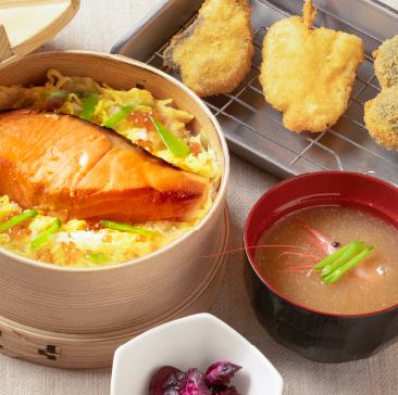 土日祝日限定！鮭わっぱ定食！