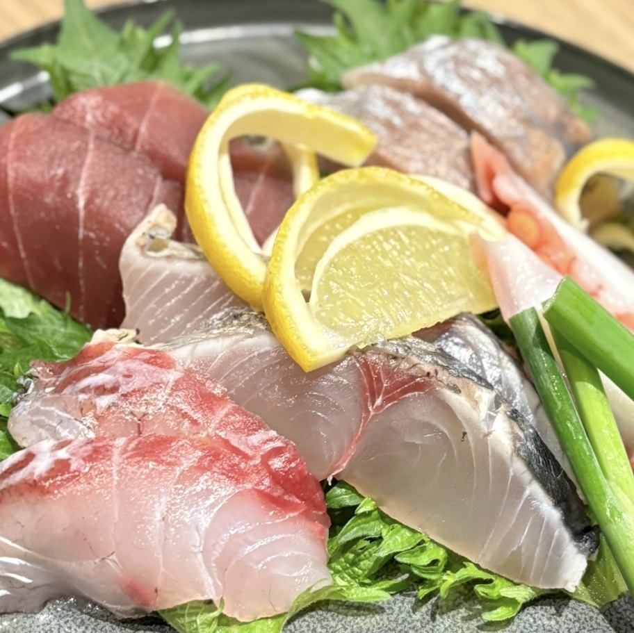 鮮魚！店主が全て捌いております。盛り合わせは勿論、単品の刺身も承ります。その他お魚を使用したおすすめ料理も！
