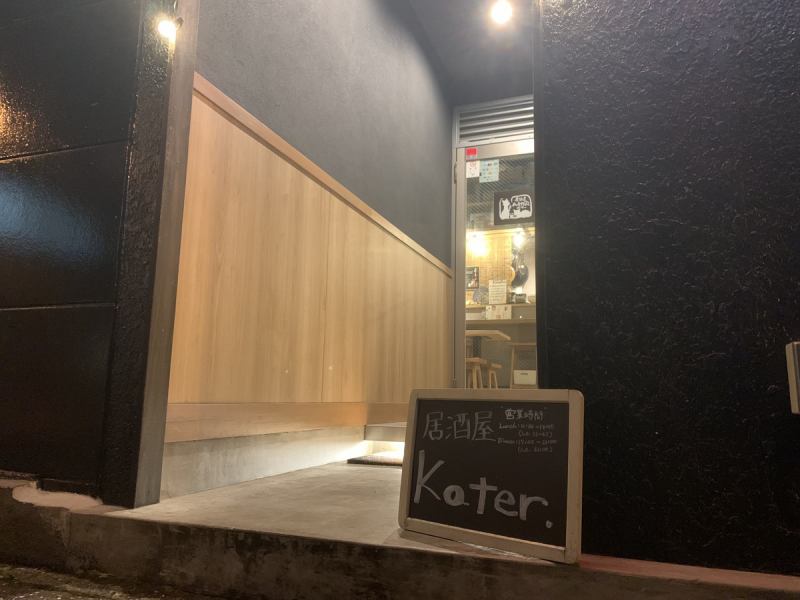 It is located approximately 1 minute on foot from Exit A2 of Iwamotocho Station on the Toei Shinjuku Line, approximately 4 minutes on foot from Exit 5 of Akihabara Station on the Tokyo Metro Hibiya Line, and approximately 8 minutes on foot from Exit 6 of Kanda (Tokyo) Station on the Tokyo Metro Ginza Line.