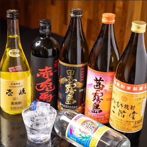 お酒好き必見!定番からこだわりの銘柄まで、豊富に取り揃えた「芋・麦 焼酎」の数々