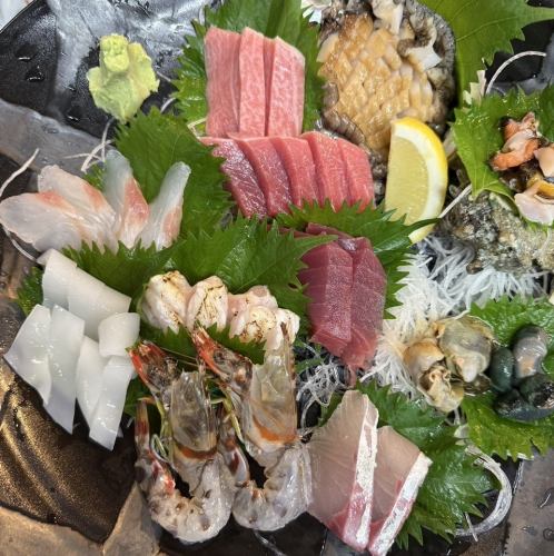  鮮度にこだわった旬の海鮮を、定食や丼で◎