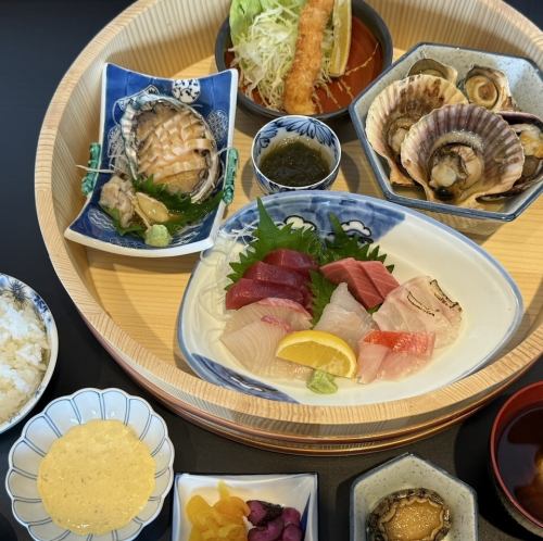 【海鮮好き必見！】磯の香りと旨味を味わい尽くす「磯桶定食」は、贅沢ランチにもピッタリ◎