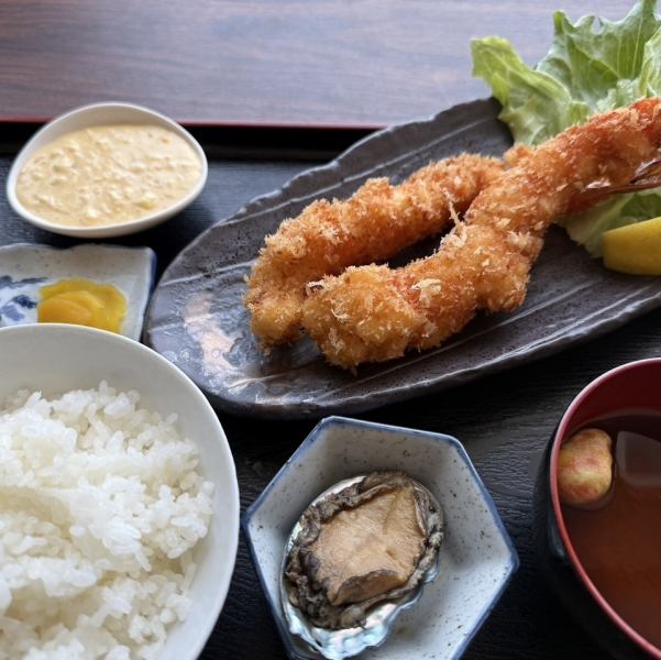 【贅沢の極み】プリプリ食感がたまらない！「極 大海老フライ定食」は食べ応えも充分◎