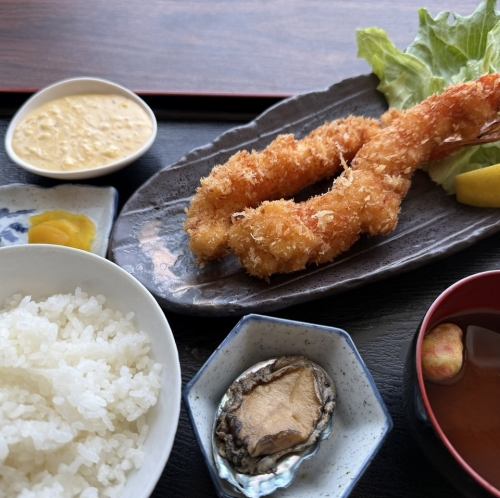 【贅沢の極み】プリプリ食感がたまらない！「極 大海老フライ定食」は食べ応えも充分◎