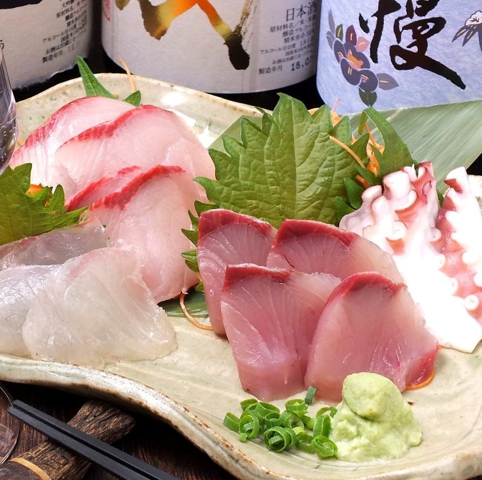 ＜独自ルートの厳選日本酒と海鮮が自慢