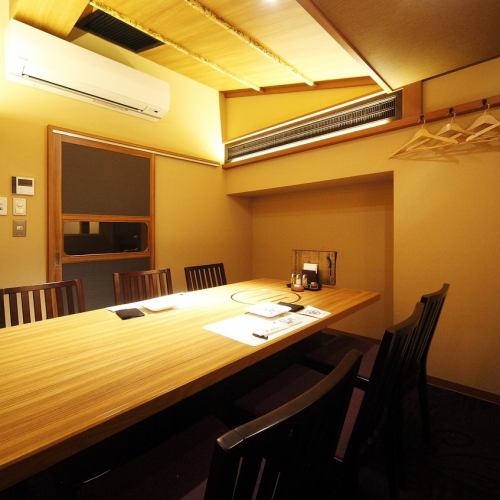 <p>[Safe with ventilation equipment] Spacious table private room can accommodate small to medium number of people.You can enjoy your meal without worrying about your surroundings.</p>
