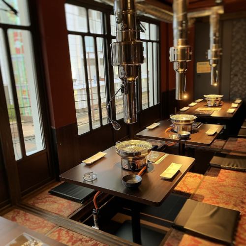 会社宴会やデートにぴったり◎テーブル席もございます