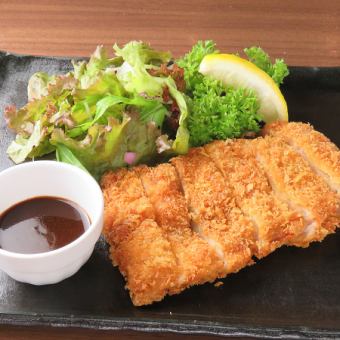 Chicken cutlet with demiglace sauce (Gottsuan prime) / Japanese flying squid tempura (Gottsuan prime)