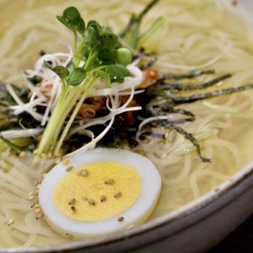 說到〆！清爽的“冷面”配上美味的湯♪