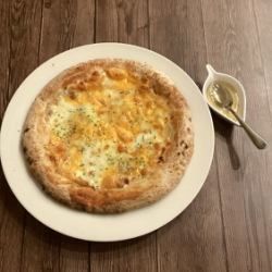 4種のチーズピザ