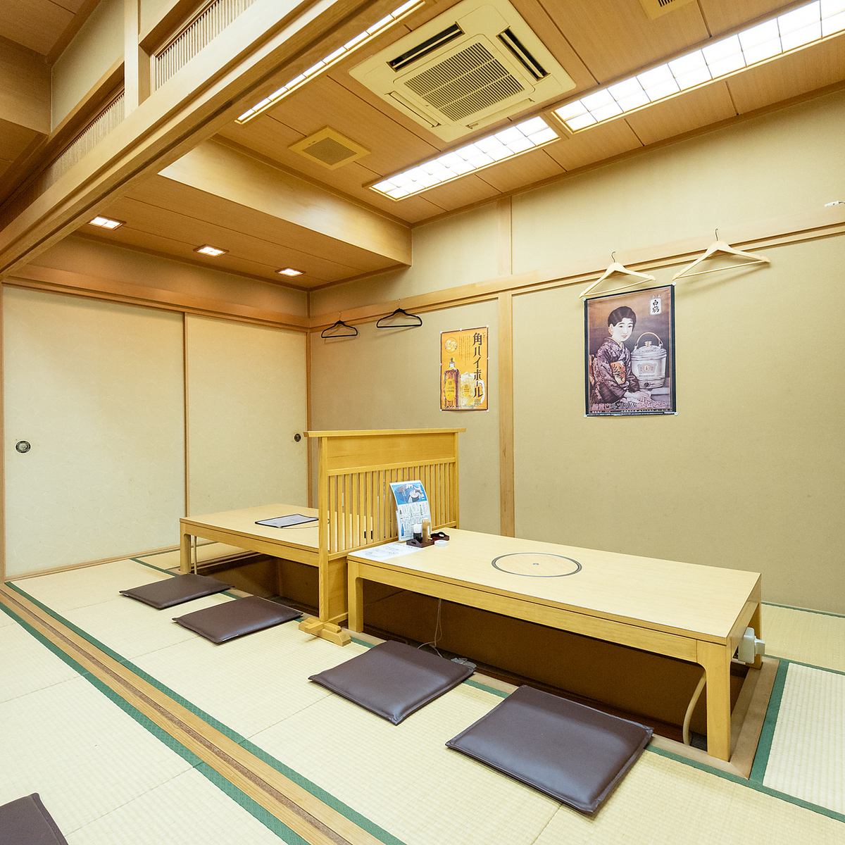 お座敷の掘りごたつでゆったりと過ごしていただけます。