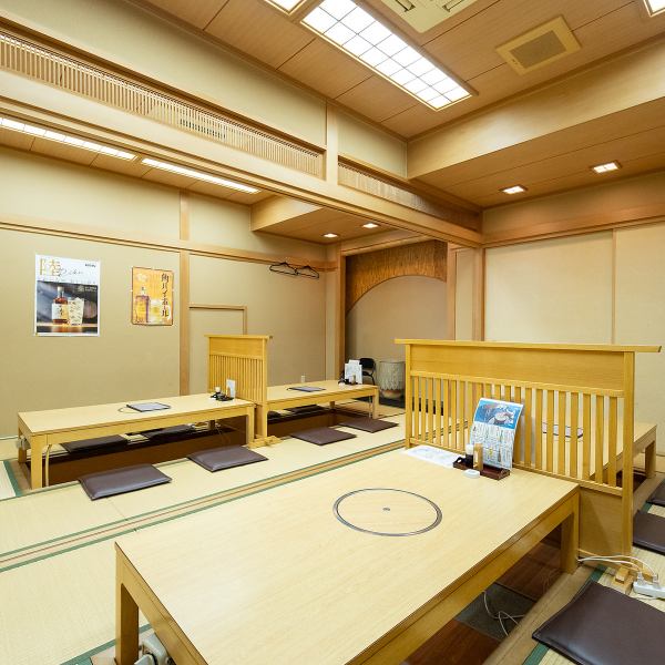 御堂筋線「あびこ駅」から徒歩4分。駅近でありながら、足を伸ばしてリラックスできる掘りごたつ席は、日々の疲れを癒やす憩いの空間です。木の温もりを感じる落ち着いた雰囲気で、ご家族連れや小さなお子様連れのお客様も大歓迎。自慢の鰻御膳を囲みながら、会話も弾む心地よい団らんのひとときを。