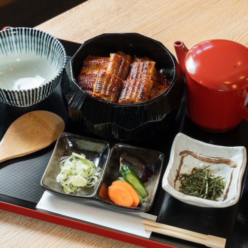 三度変わる至福の味わい。厳選鰻の【ひつまぶし】