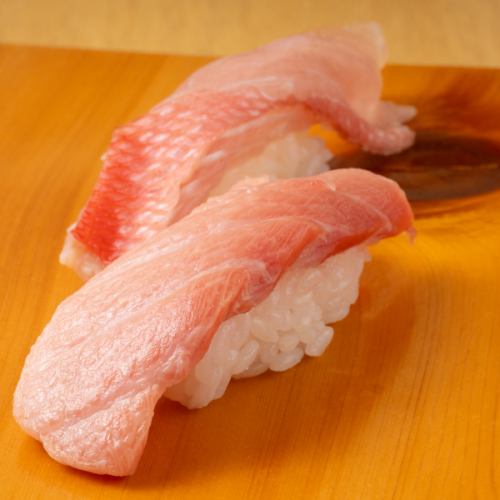 豊洲直送の新鮮な魚。