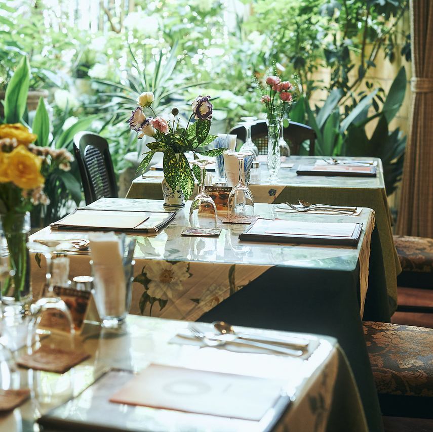 記念日など特別な日に最適な高級感溢れる空間となっております。