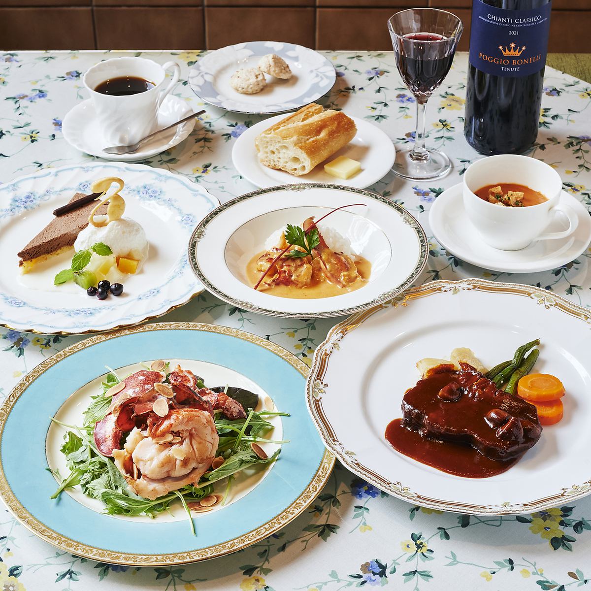 2代目店主が紡ぐクラシックな空間でお食事を…記念日や宴会コースもご用意しています