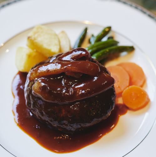 【60時間デミ】受け継がれる秘伝の味！初代からのデミグラスソースを纏ったハンバーグ