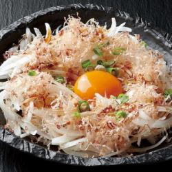イカの塩辛/オニオンスライス 卵黄添え