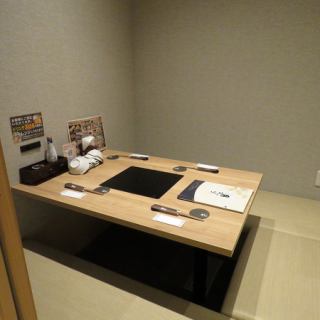 落ち着きのある空間はデートや女子会にも最適！2名様～大人数までご利用OKの個室をご用意しております◎会社でのお集まりはもちろん、プライベートでの利用など様々なシーンでの利用におすすめ！