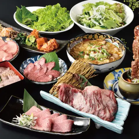 当店名物、精肉店だからこそ味わえるムカデ焼きも楽しむことができるコースでございます。