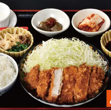 定食にお漬物/キャベツ/汁物/ご飯(大/中/小)が付きます
