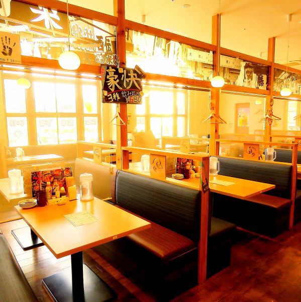 The spacious restaurant has sofa seats that can seat 4 to 6 people, private rooms where you can enjoy a private space, comfortable table seats, and various types of seats! can also be combined.
