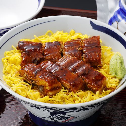 《名物・だし茶漬け》うなぎひつまぶし丼 (白飯/お漬物/鯛だし)