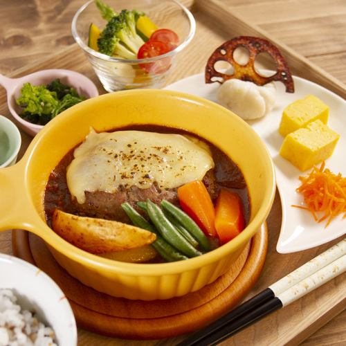 煮込みハンバーグ