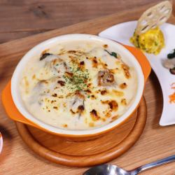 【季節限定メニュー】 牡蠣のクリームドリア