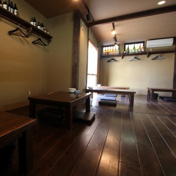 ２階に個室が2部屋（2名様～最大10名様）ございます。当店はコースの種類も豊富にあり、さまざまなシーンで利用頂けます。