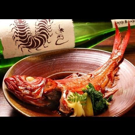 美味しい料理と日本酒に舌鼓。ゆっくりとお楽しみください。