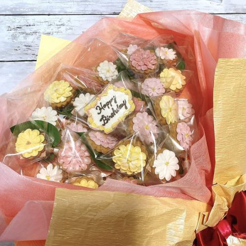 Sweet bouquets for birthdays and anniversaries♪ Would you like to give a one-of-a-kind edible bouquet in the world?