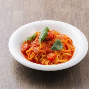 Fresh tomato and basil pasta