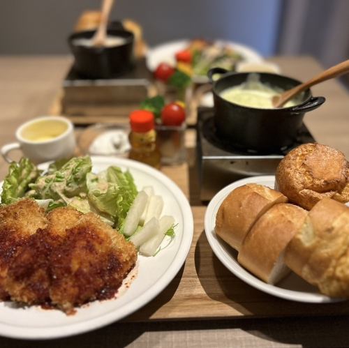 選べるチーズフォンデュと生ハムのシーザーサラダセット